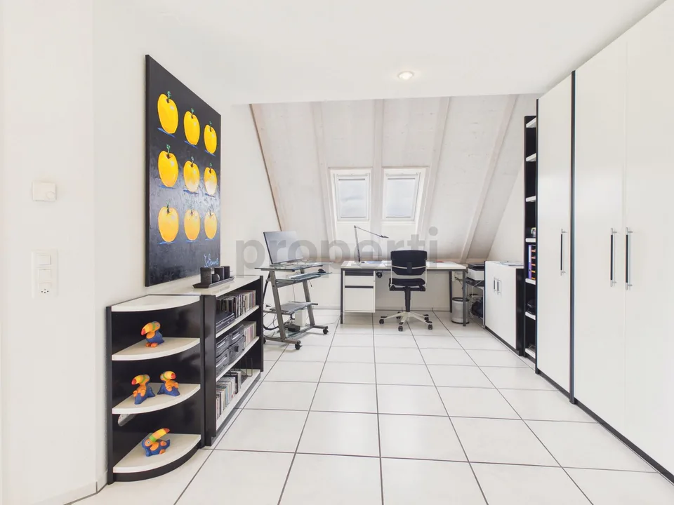 Helle 3.5-Zimmer-Dachwohnung mit Seesicht in Uster