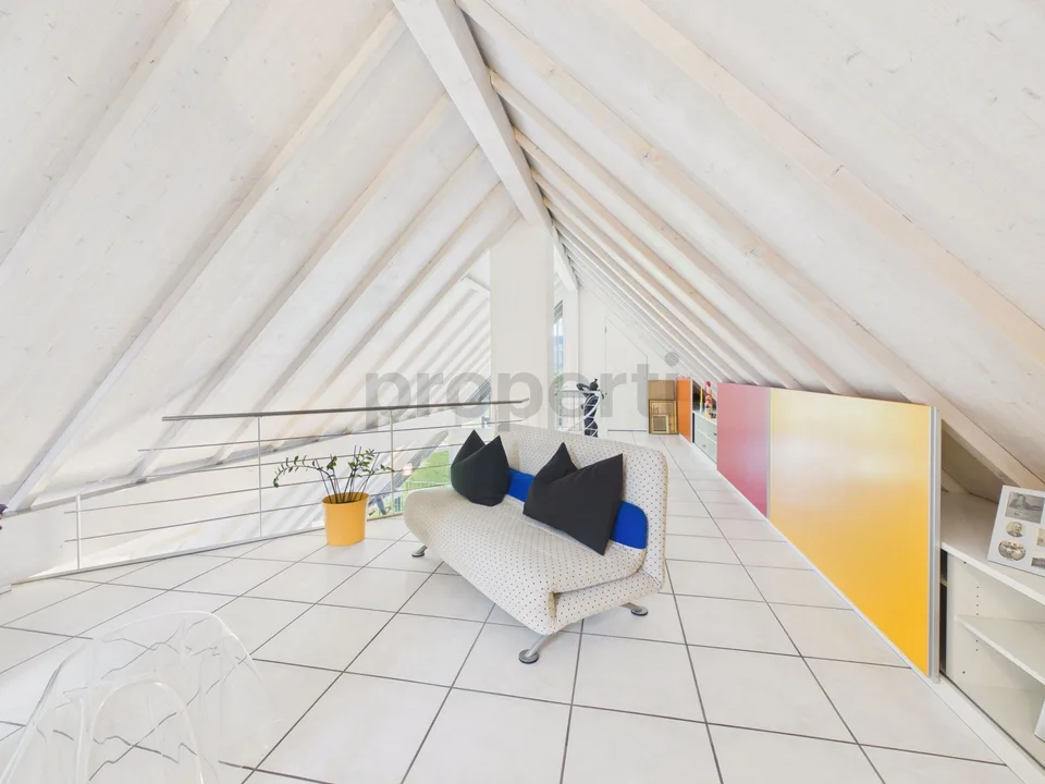 Helle 3.5-Zimmer-Dachwohnung mit Seesicht in Uster