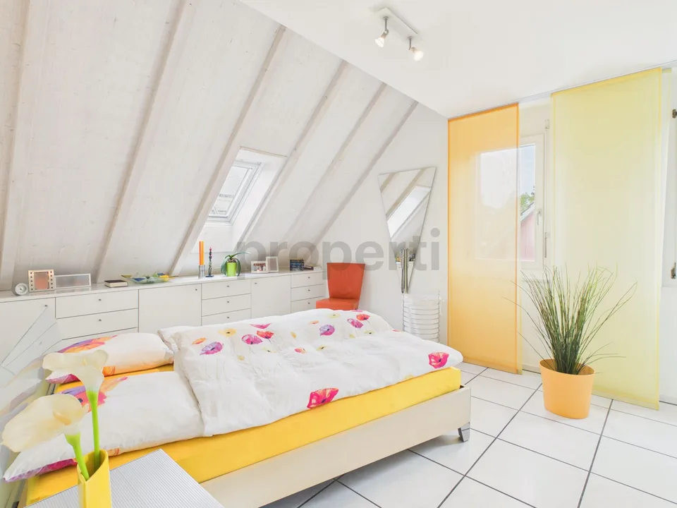 Helle 3.5-Zimmer-Dachwohnung mit Seesicht in Uster
