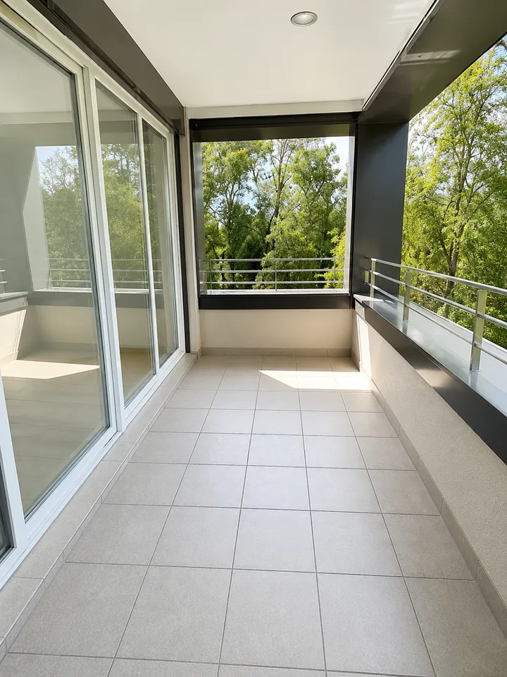 Appartamento arredato con balcone soleggiato, garage interno disponibile e vicino alla stazione
