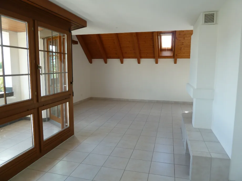 Maisonette ensoleillée, balcon ensoleillé et chauffage au sol efficace