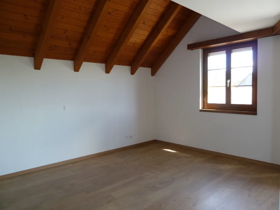 Maisonette ensoleillée, balcon ensoleillé et chauffage au sol efficace