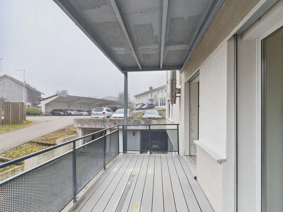 Poêle suédois confortable et terrasse avec boîte de garage incluse