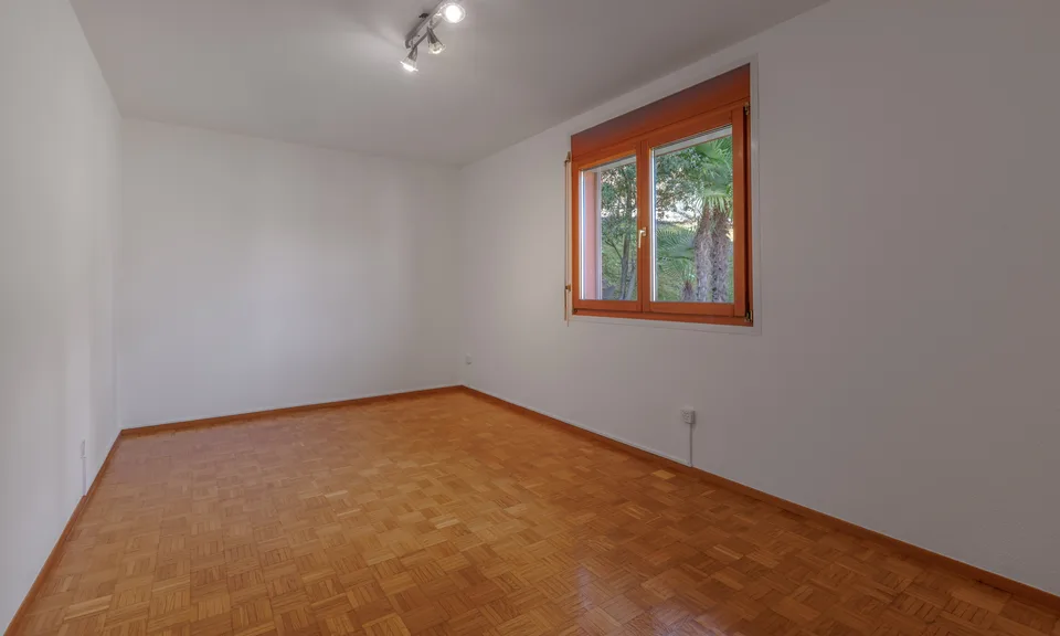 Unité accueillante 4.5 pièces avec jardin et vue dégagée à Manno