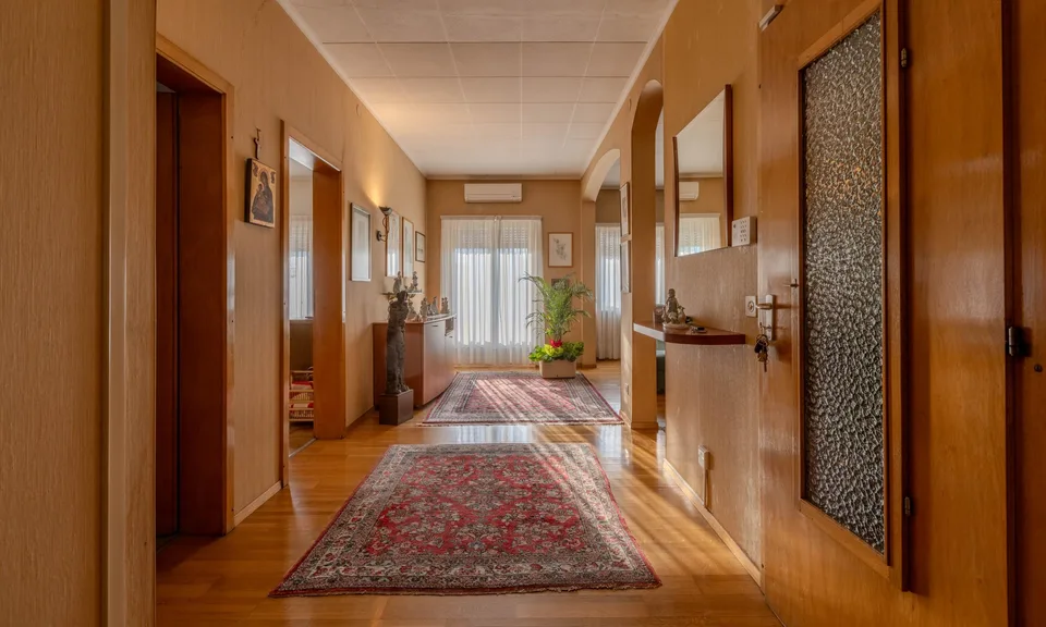 VILLA MIT 10 ZIMMERN UND GROSSEN GARTEN IN MORBIO INFERIORE – Foto 5 von 11