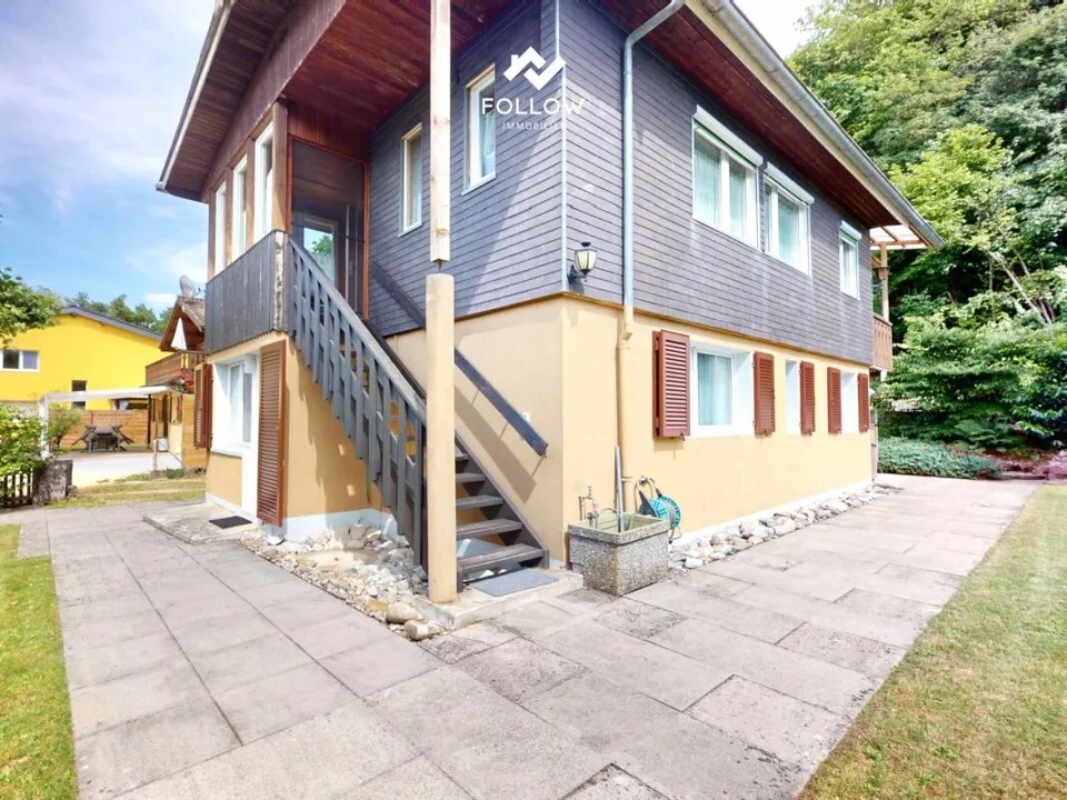 Gepflegtes Wohnhaus mit Umschwung und Ausbaupotential an ruhiger Lage am Neuenburgersee
