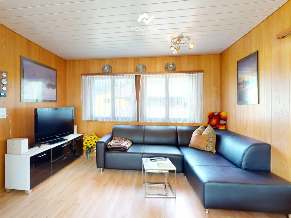 Casa residenziale ben curata con area circostante e potenziale di sviluppo in una posizione tranquilla sul lago di Neuchâtel