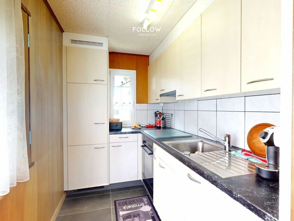 Casa residenziale ben curata con area circostante e potenziale di sviluppo in una posizione tranquilla sul lago di Neuchâtel