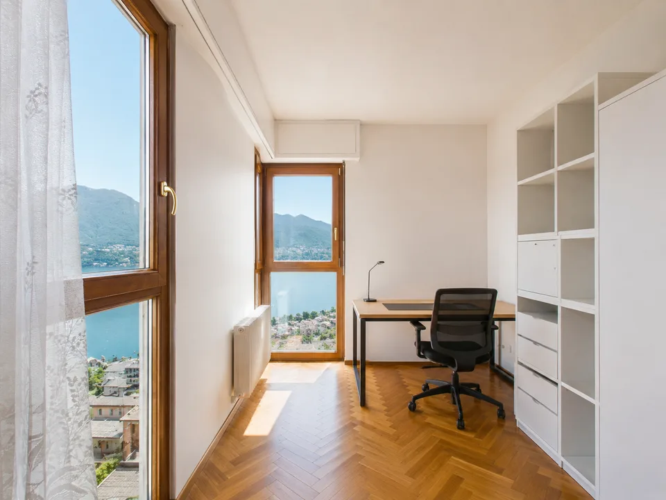 Exceptional 3.5-room apartment with lake view in Pazzallo