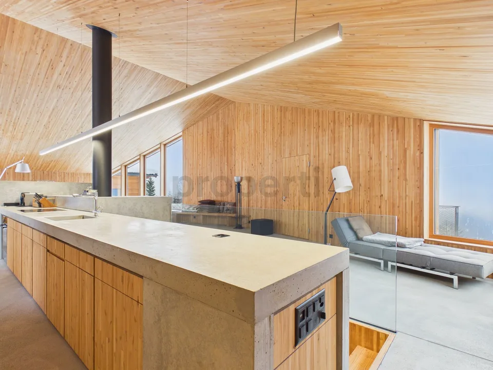 Casa unifamiliare architettonicamente eccezionale in una posizione panoramica di prima classe nelle Alpi svizzere - una seconda casa con comfort abitativo e vista ampia