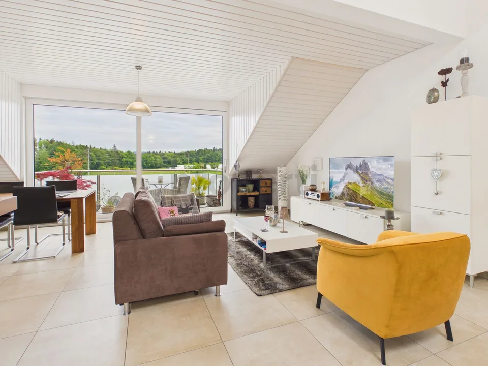 Moderne 3.5-Zimmer-Attikawohnung mit Balkon, Kallnach