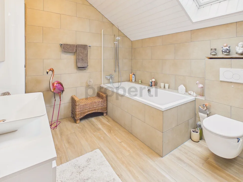 Moderne 3.5-Zimmer-Attikawohnung mit Balkon, Kallnach