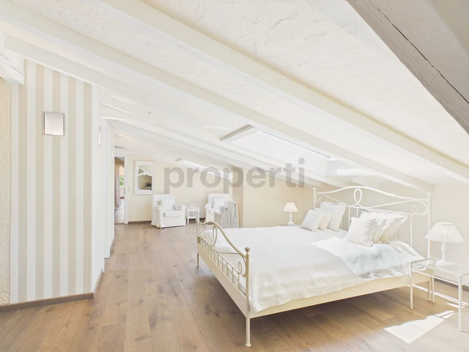 Exklusive Villa mit grandiosem Pool und unverbaubarem Panoramablick