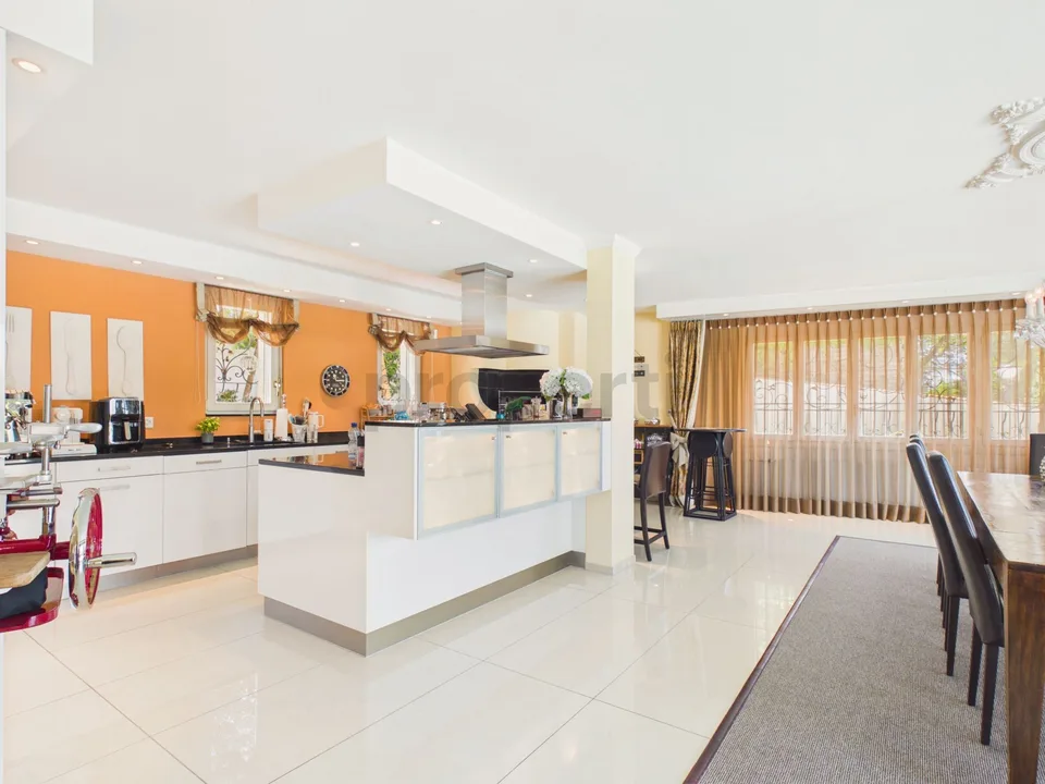 Exklusive Villa mit grandiosem Pool und unverbaubarem Panoramablick