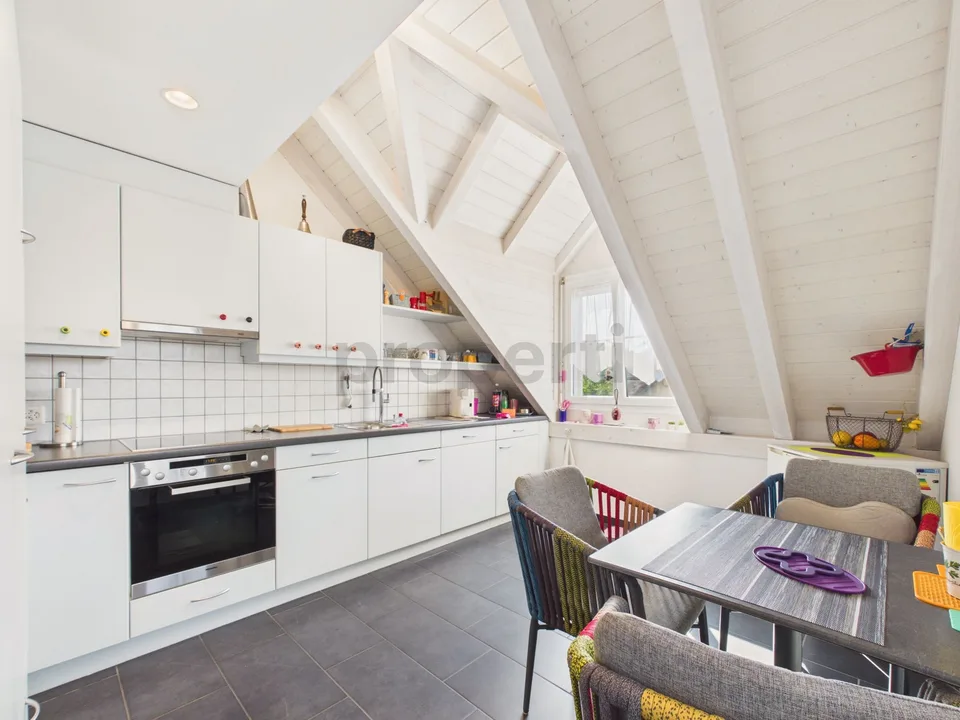 Elegante Maisonette-Wohnung mit modernem Wohnkomfort in Weiach