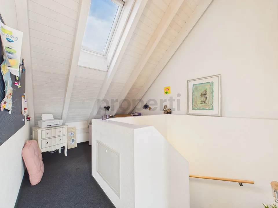 Elegante Maisonette-Wohnung mit modernem Wohnkomfort in Weiach