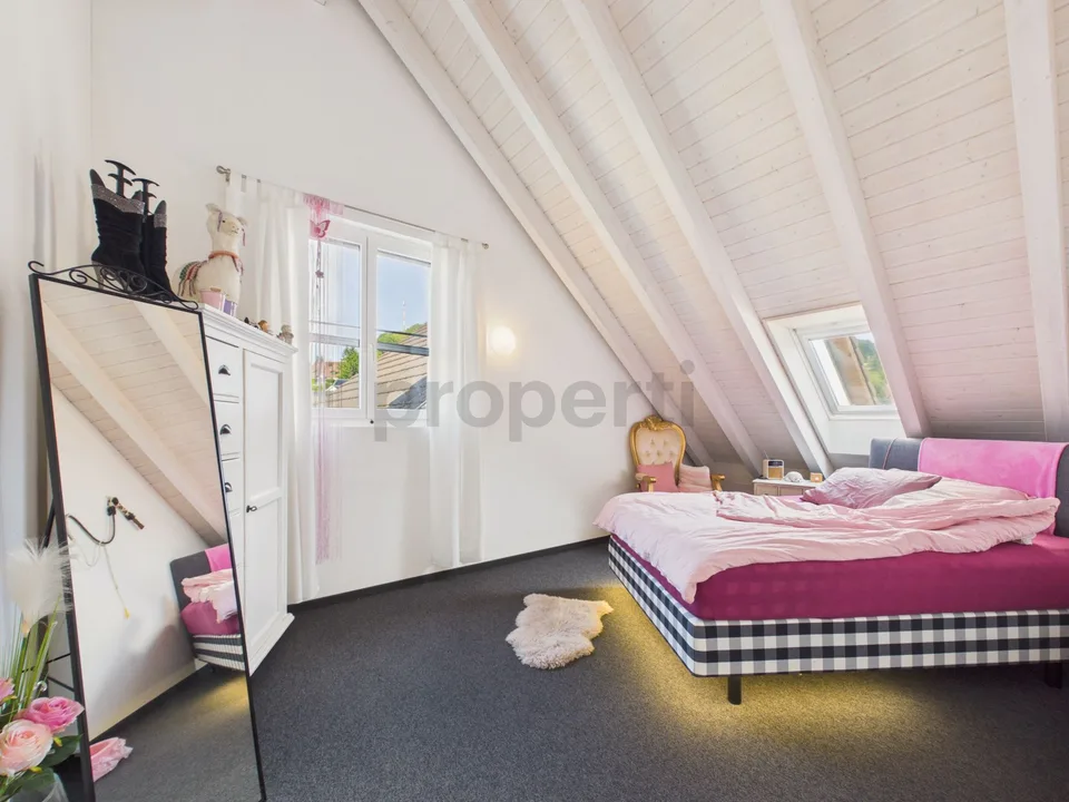 Elegante Maisonette-Wohnung mit modernem Wohnkomfort in Weiach