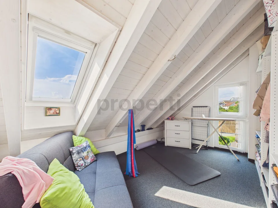 Elegante Maisonette-Wohnung mit modernem Wohnkomfort in Weiach