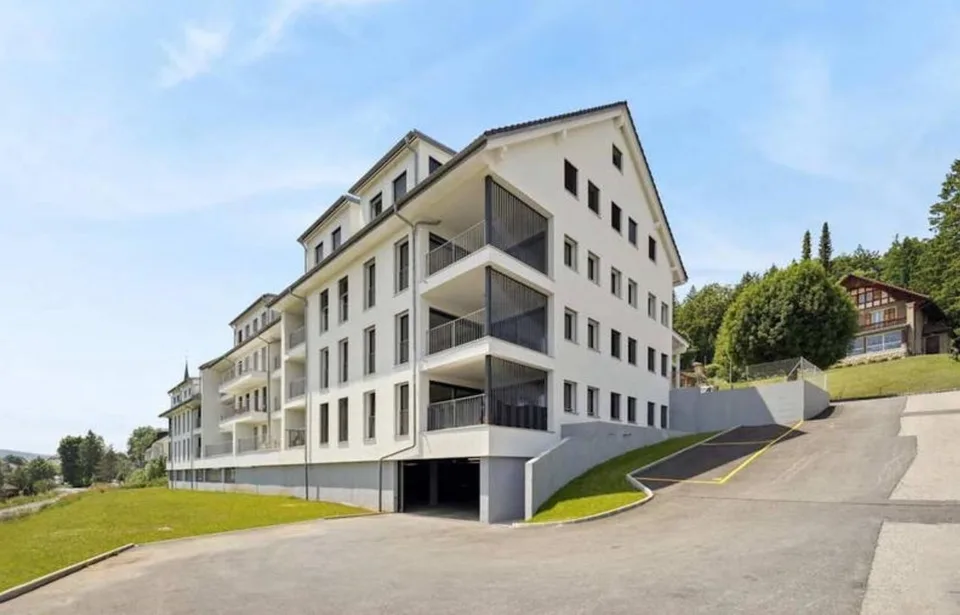 Magnifique attique avec vue superbe, grande mezzanine et transports à proximité immédiate