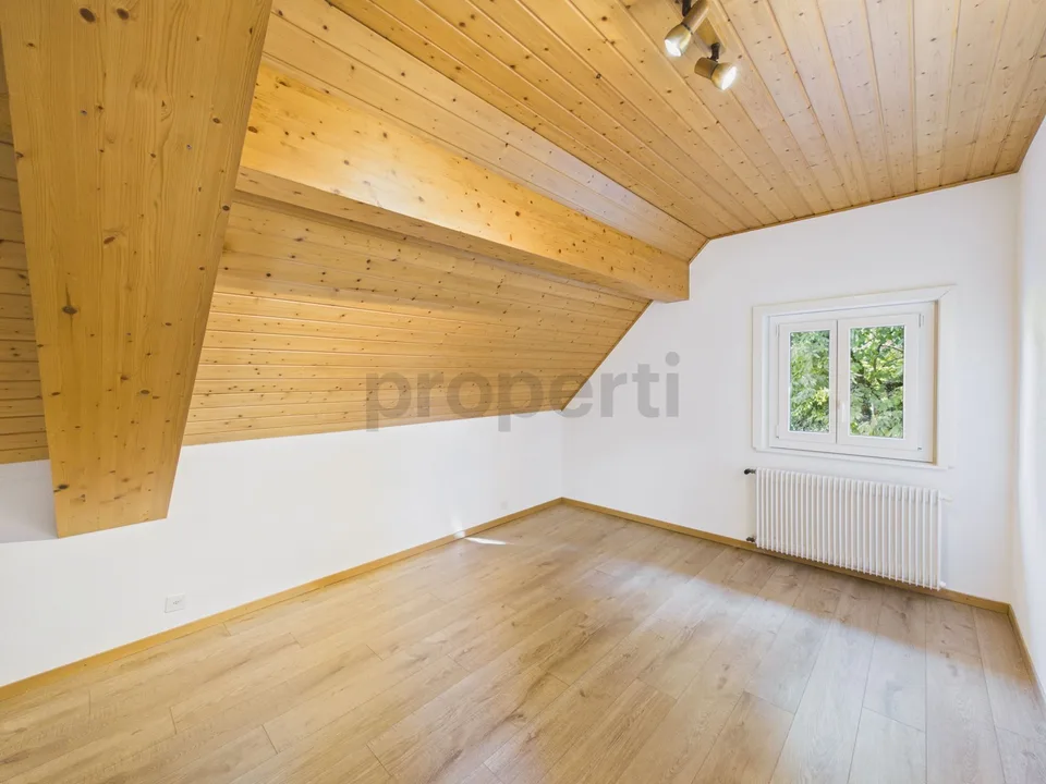 Renovated 3.5-room apartment with balcony and commercial rental income included