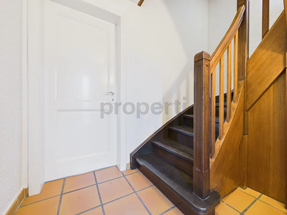 Renovated 3.5-room apartment with balcony and commercial rental income included