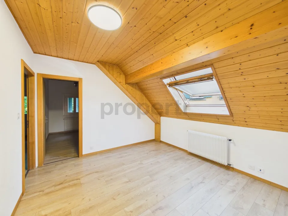 Renovated 3.5-room apartment with balcony and commercial rental income included