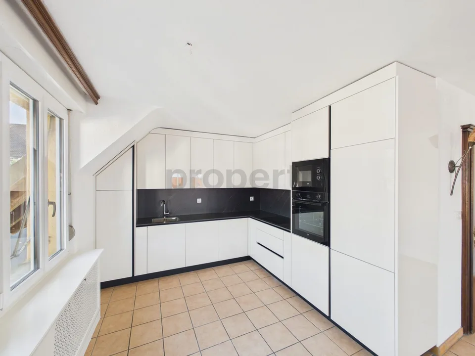 Renovated 3.5-room apartment with balcony and commercial rental income included
