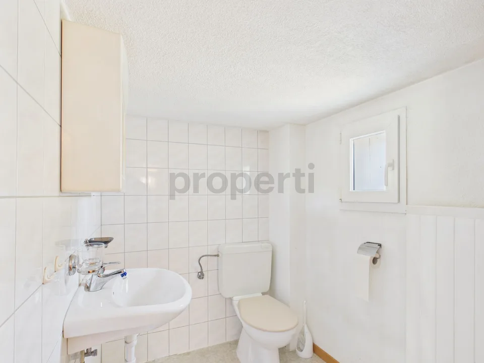 Mehrfamilienhaus mit zwei separate Wohnungen (4.5 & 3.5 Zimmer) an ruhiger Lage mit grossem Potenzial