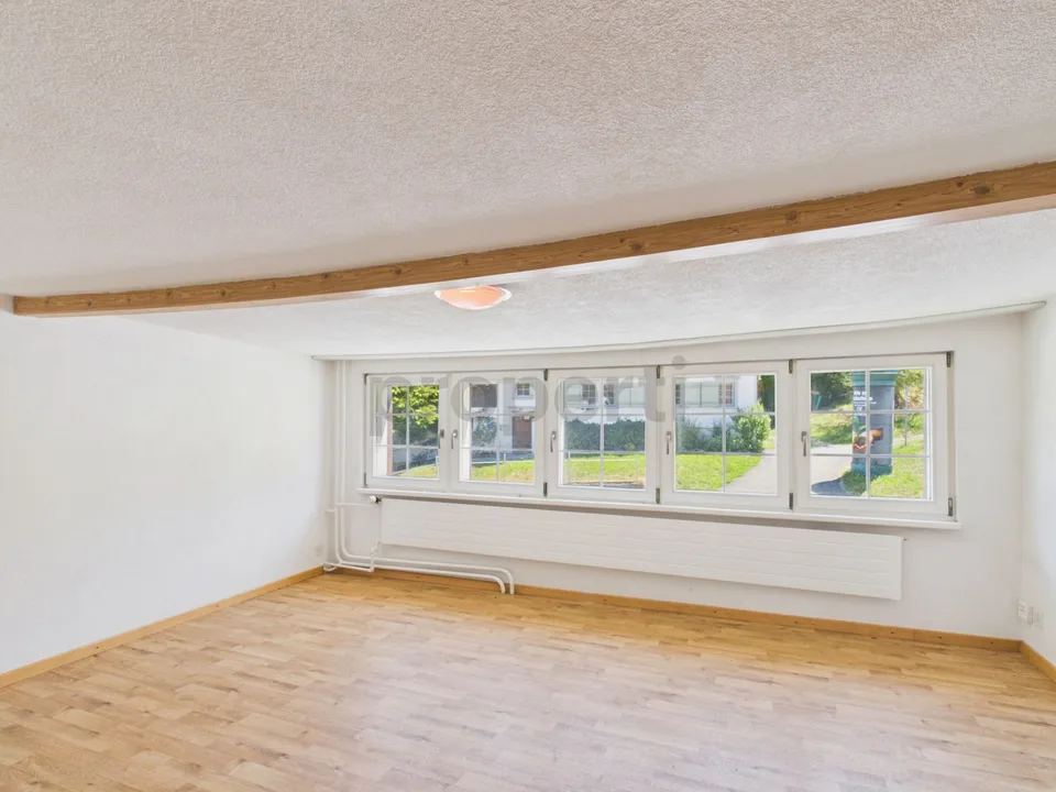 Mehrfamilienhaus mit zwei separate Wohnungen (4.5 & 3.5 Zimmer) an ruhiger Lage mit grossem Potenzial