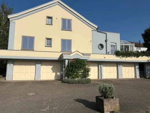 Traumhafte 4.5-Zimmer-Wohnung mit Wintergarten, Terrasse und Weitbl...
