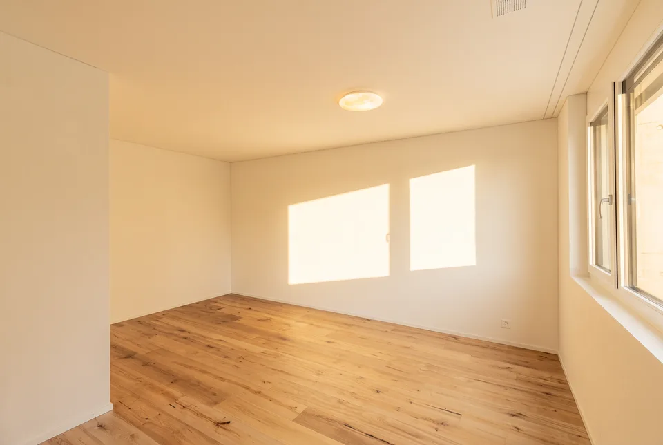 Appartement de jardin exclusif : avec serre, salle de bricolage, Minergie, îlot de cuisine
