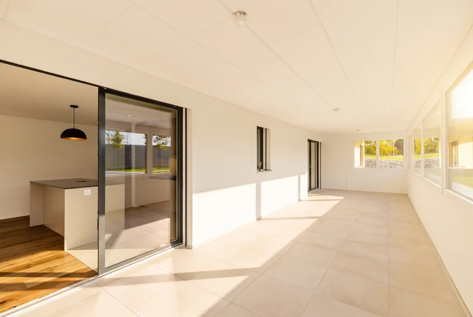 Appartement de jardin exclusif : avec serre, salle de bricolage, Minergie, îlot de cuisine