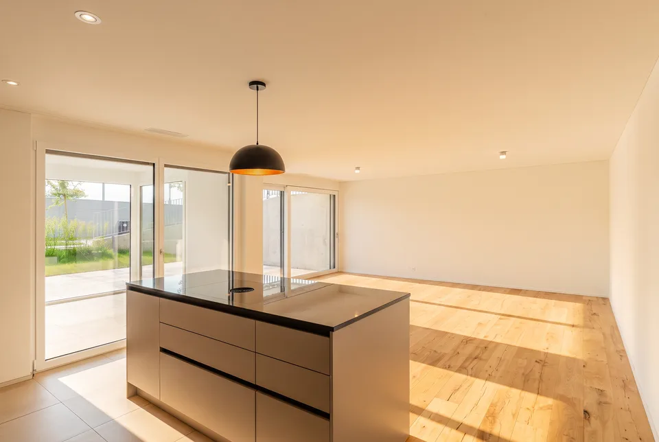 Appartement de jardin exclusif : avec serre, salle de bricolage, Minergie, îlot de cuisine