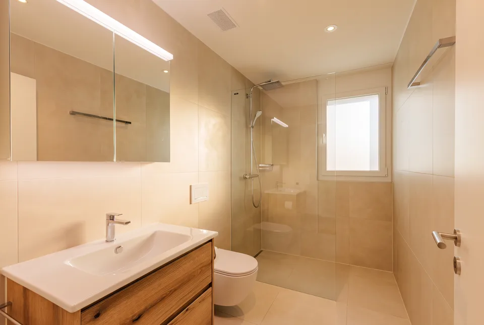 Appartement de jardin exclusif : avec serre, salle de bricolage, Minergie, îlot de cuisine