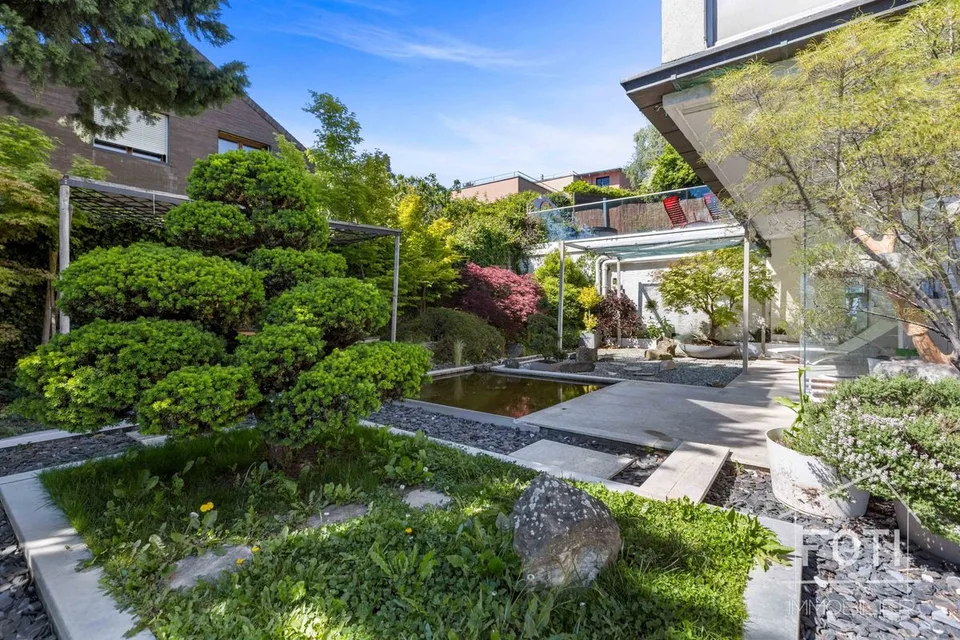 Superb high-end duplex with 5.5 rooms, garden, and private pool.