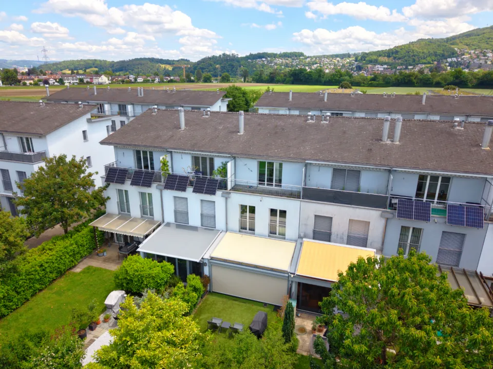 5.5-Zimmer-Reiheneinfamilienhaus mit Wintergarten, Terrasse und gepflegtem Garten im Reinacherhof