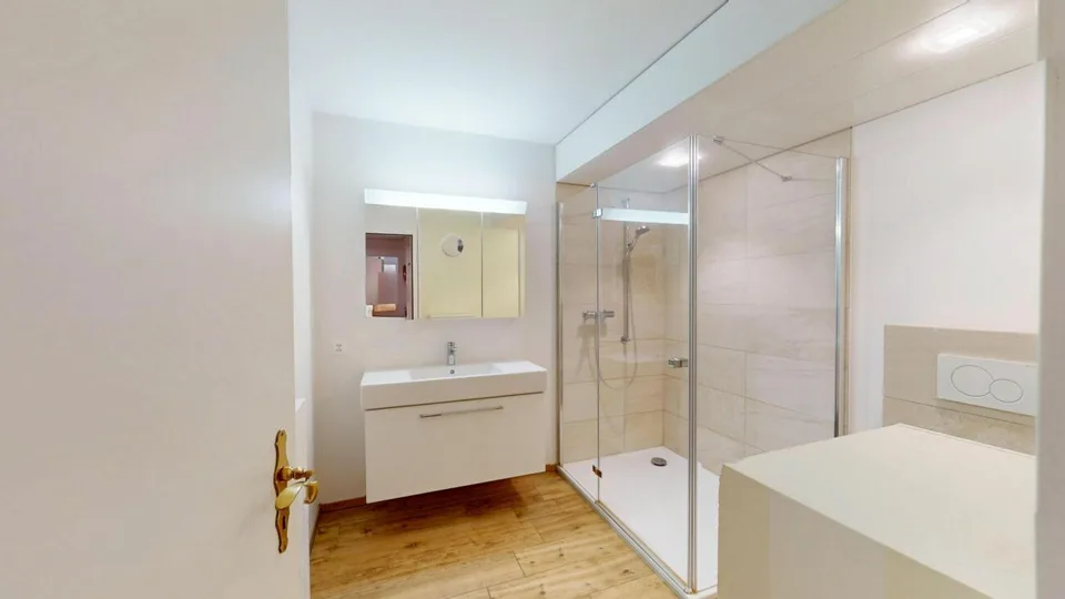 Wohnen mit Aussicht - lichtdurchflutete Terrassenwohnung mit Pool & Sauna in Zeiningen