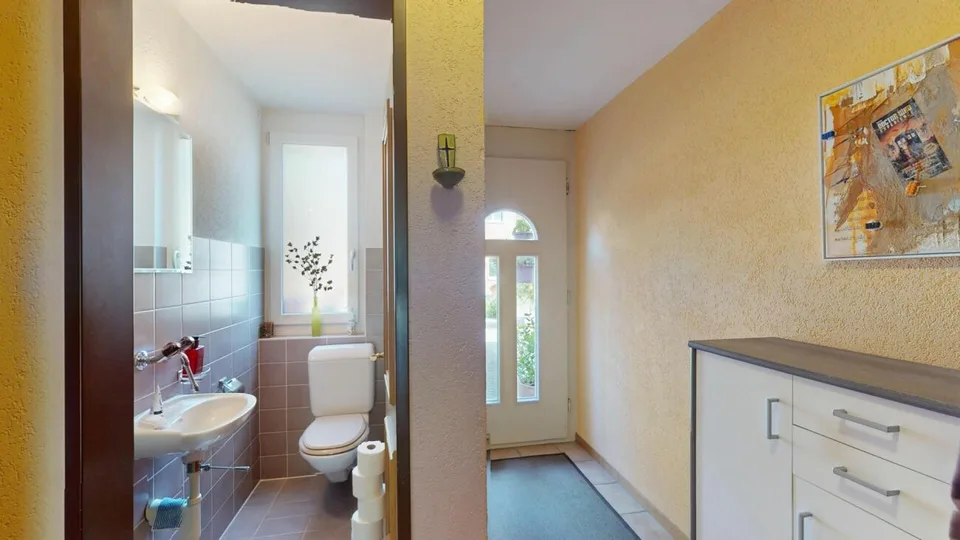 Casa familiare a schiera di 6,5 stanze situata in una zona tranquilla con molto spazio