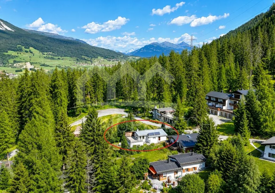 Heimeliges Ferienhaus an ruhiger Südhanglage in Savognin