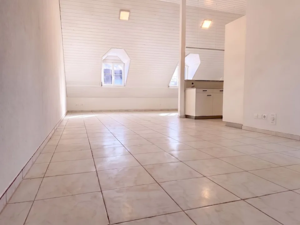 Geräumige 4.5-Zimmer-Dachwohnung mit lichtdurchflutetem Ambiente in Frenkendorf - ideal für Familien oder WG