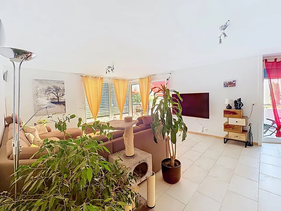 5,5-Zimmer-Wohnung in PPE, 1. Stock mit Balkon