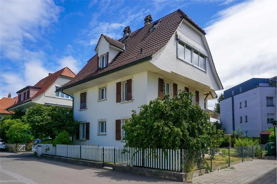 Vielseitiges Dreiparteienhaus mit Garten und attraktiven Nutzungsmö...