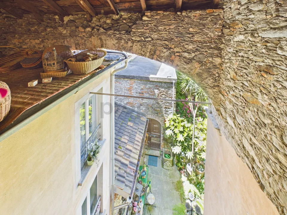 Casa dei Baroni - Résidence noble historique au cœur de Brissago