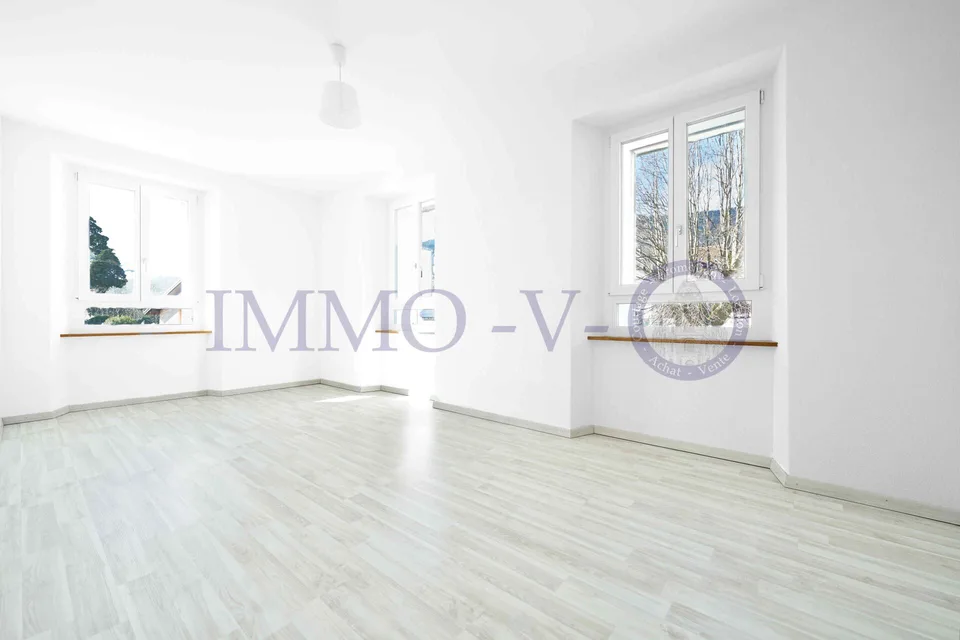 GERÄUMIG UND HELL MIT EINER GROSSEN BALKON-TERRASSE VON 60M2 UND SEEBLICK