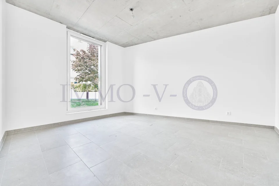 NUOVO E CONTEMPORANEO DI ALTO LIVELLO CON BALCONE-TERRAZZA