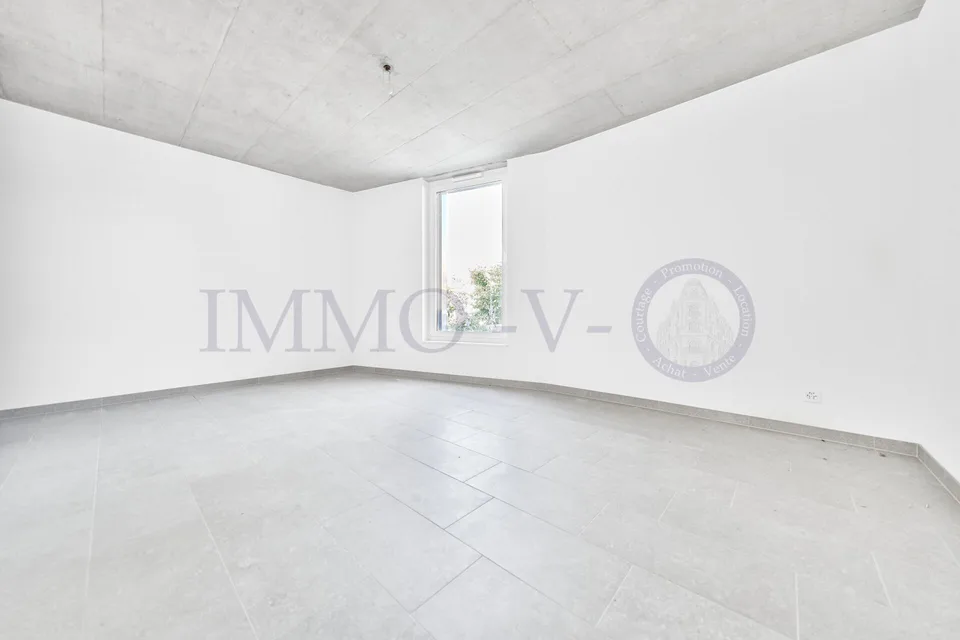 NUOVO E CONTEMPORANEO DI ALTO LIVELLO CON BALCONE-TERRAZZA
