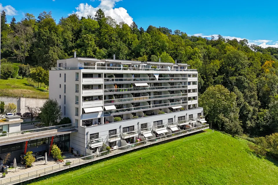 3.5 pièces lumineux avec grand balcon et vue dégagée sur le lac