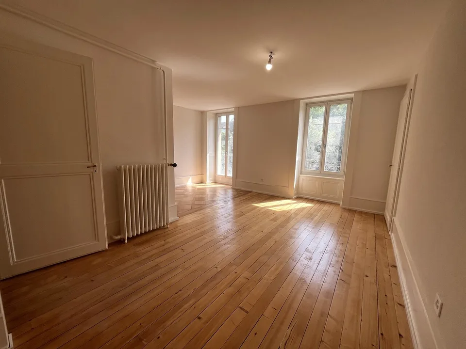 Magnifique 3.5 pièces rénové avec balcon et jardin à Yverdon-les-Bains