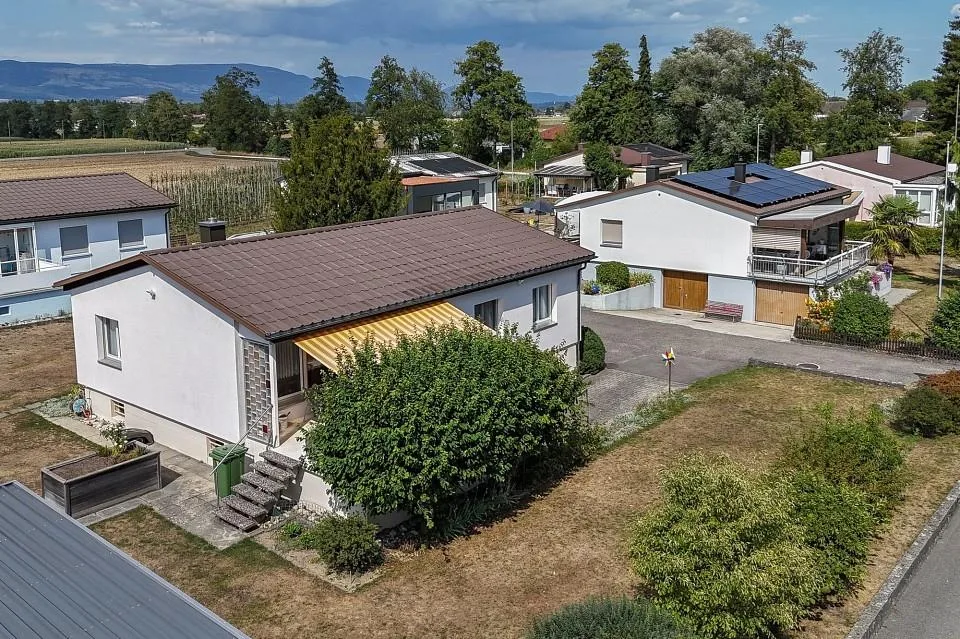 Charmantes Bungalow mit 5½-Zimmer und gepflegtem Umschwung