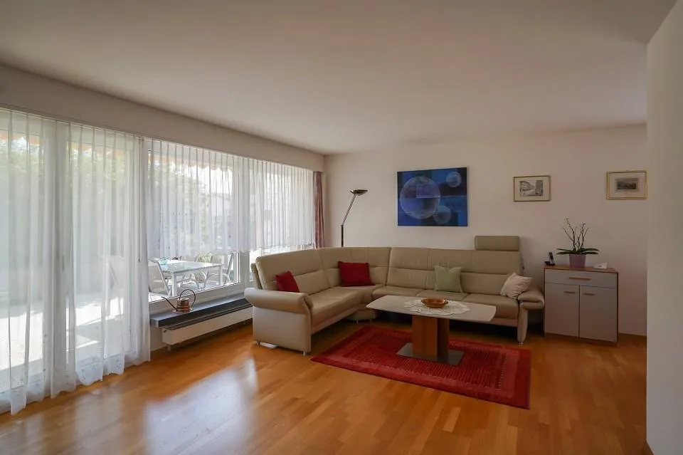 Charming bungalow with 5½ rooms and well-kept surroundings